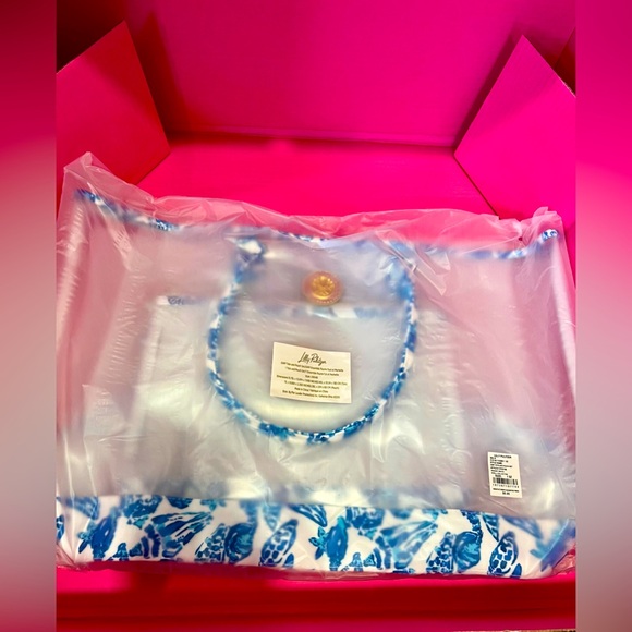 Lilli Pulitzer GWP - Picture 5 of 6